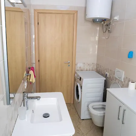 Iona 1 Apartment